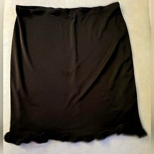 Studio M black pull on ruffle lined skirt size medium